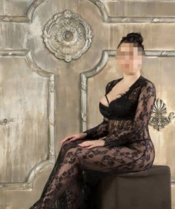 Живу в самом сердце Москвы. 🏙️ У меня яркие глаза и шикарные изгибы, фото 100% мои. 💯 Буду рада оказать тебе услуги, которые ты давно мечтал испытать. 🔥
У меня ты найдешь все, что нужно для расслабления и наслаждения. 💋 Массаж, оральные ласки, классический секс - я мастер всего! 💫 Не тороплюсь, уделяю внимание каждому движению, чтобы удовлетворить твои самые сокровенные желания. 💦
У меня великолепные отзывы от довольных клиентов. 💖 Я создам незабываемую атмосферу, чтобы ты растворился в нашем наслаждении. Позволь мне стать твоей эротической мечтой, и ты не пожалеешь! 🌟
Набирай мой номер и приходи ко мне в уютное гнездышко в центре Москвы. Обещаю, что каждая минута со мной станет для тебя незабываемой. 💌 Жду твоего звонка! 3942, 40 лет